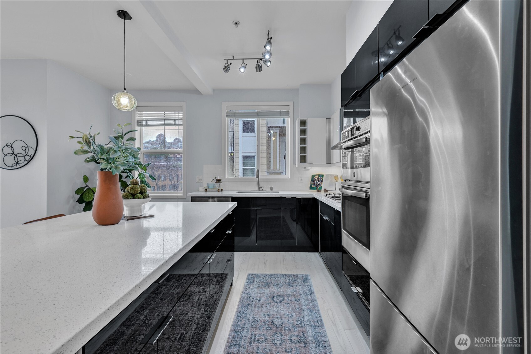 530 4th Avenue W #410, Seattle, WA 98119