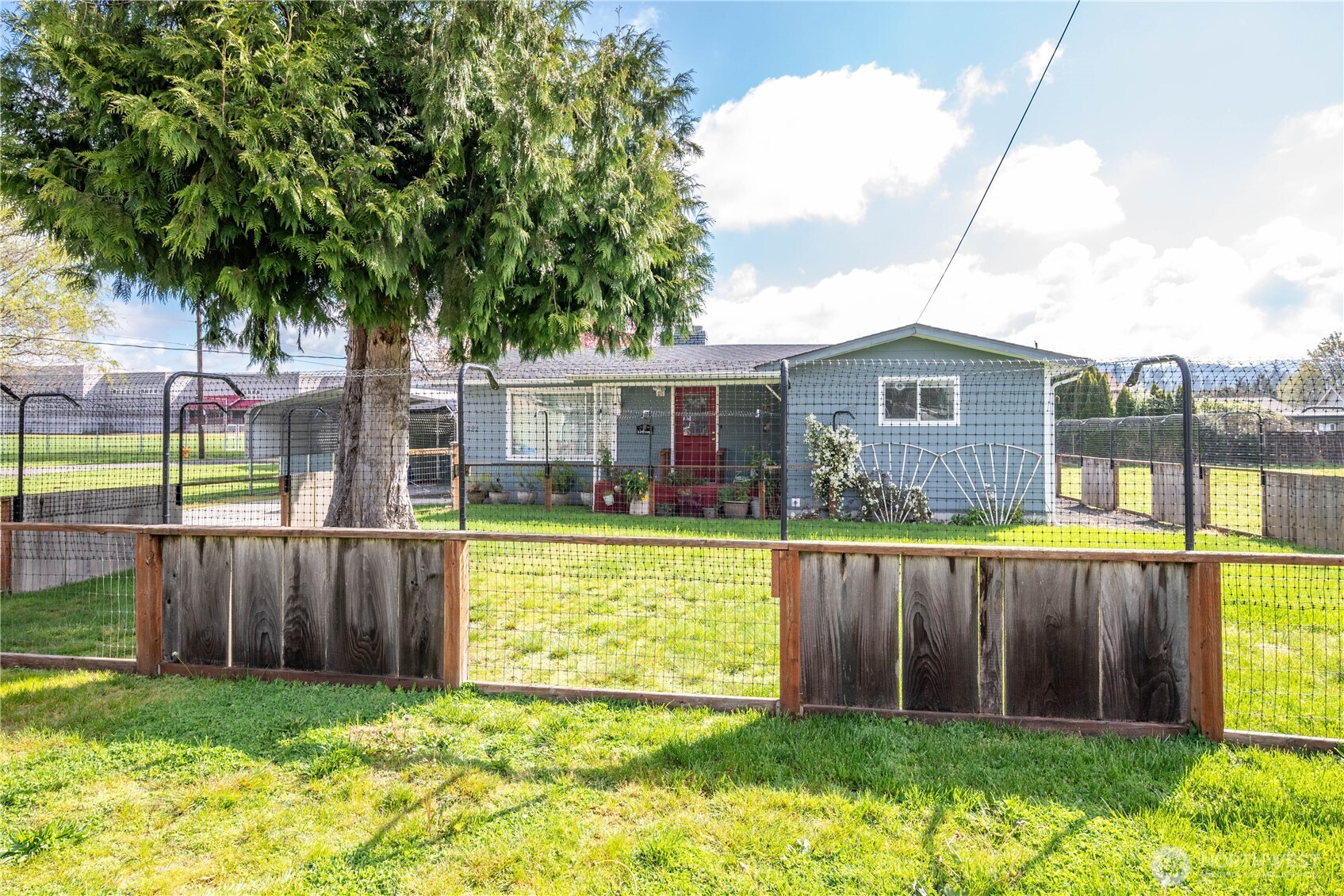 722 SW 2nd Avenue , Castle Rock, WA 98611