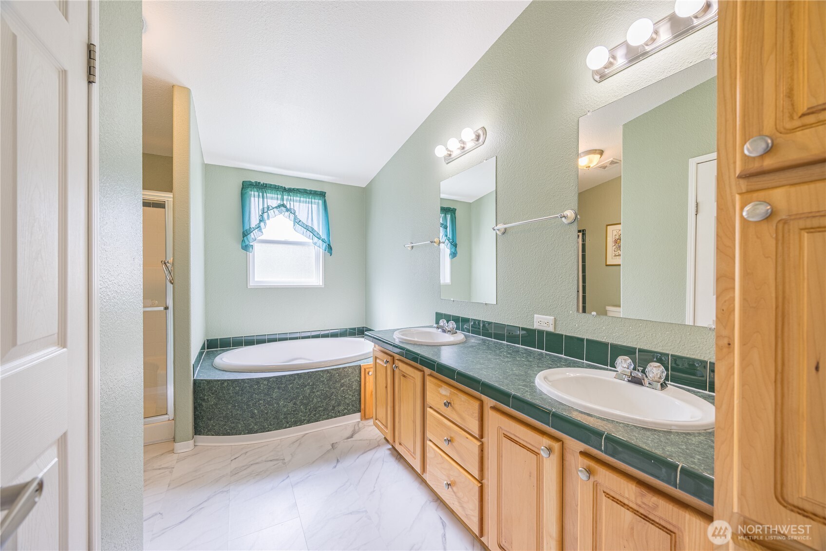 122 Derrick Road , Port Angeles, WA 98362