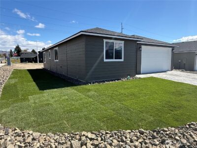 2484 Noah Street SE, East Wenatchee, WA 98802 - Photo 2