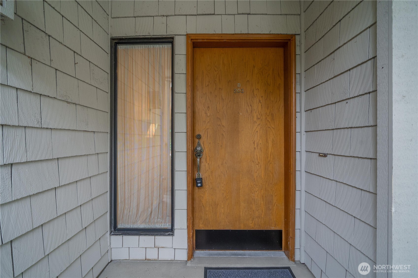 3911 108th Avenue NE #B203, Bellevue, WA 98004