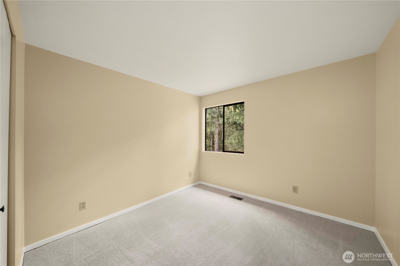 3911 108th Avenue NE #B203, Bellevue, WA 98004