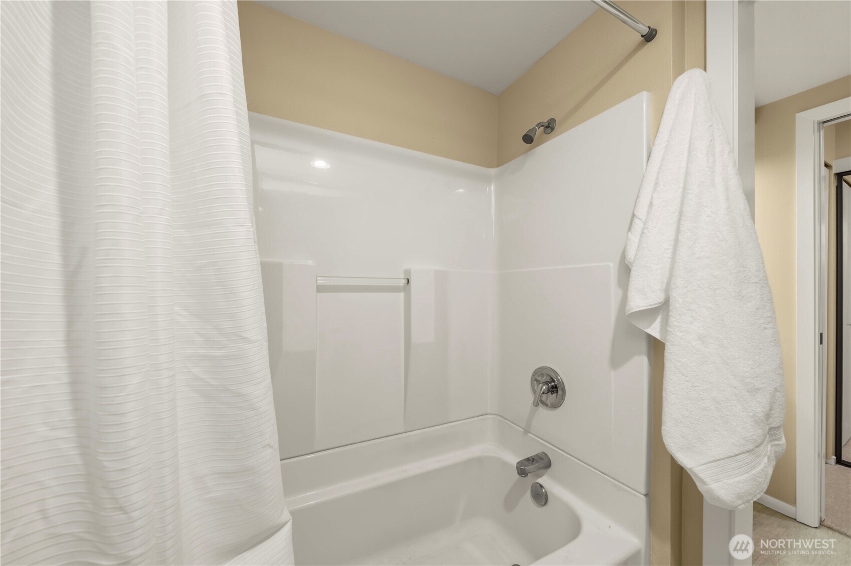 3911 108th Avenue NE #B203, Bellevue, WA 98004