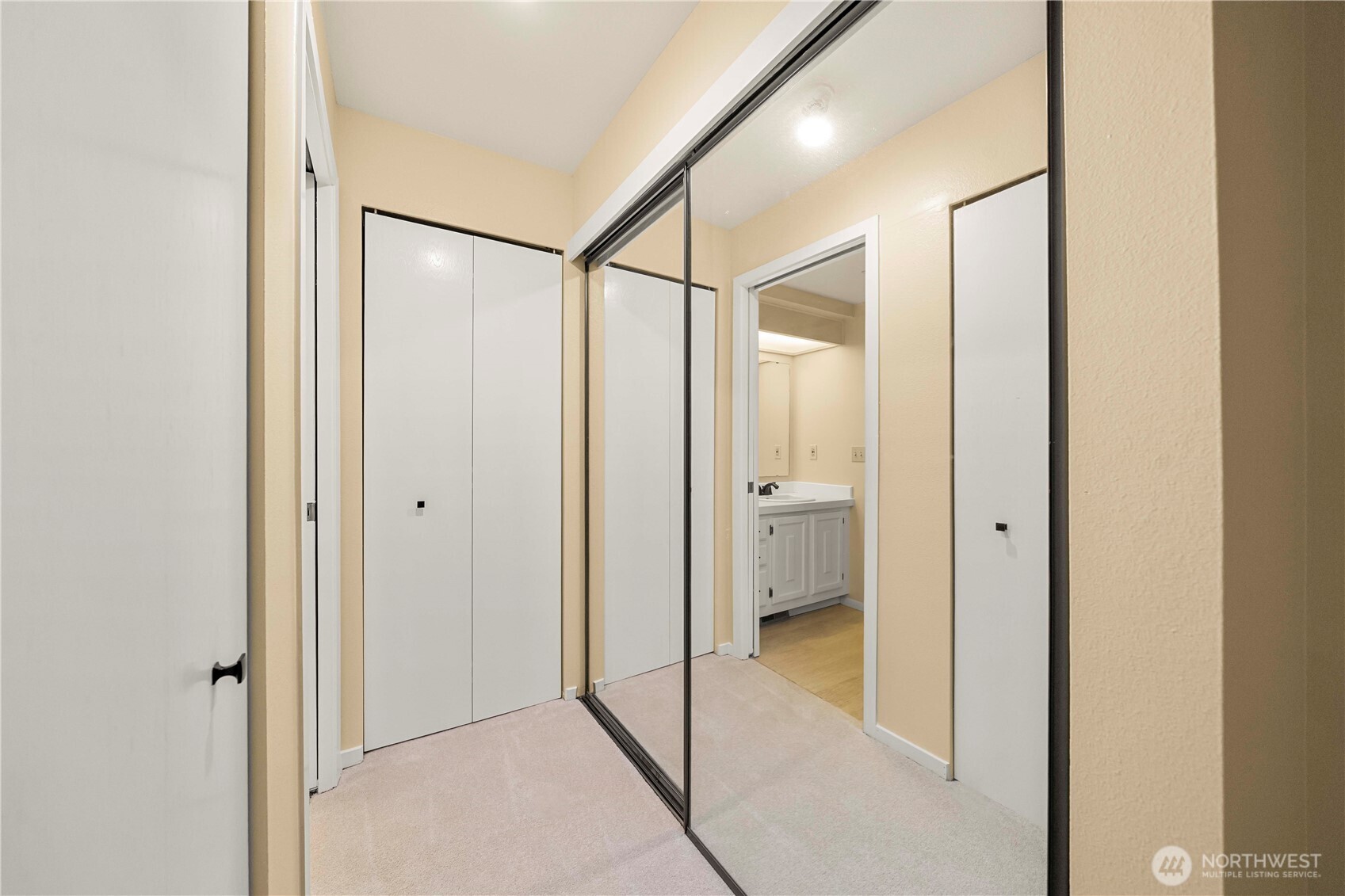 3911 108th Avenue NE #B203, Bellevue, WA 98004