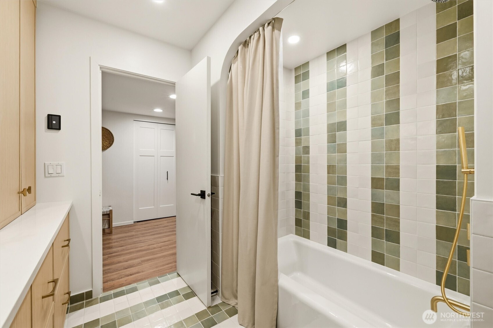 14317 SE 49th Street , Bellevue, WA 98006