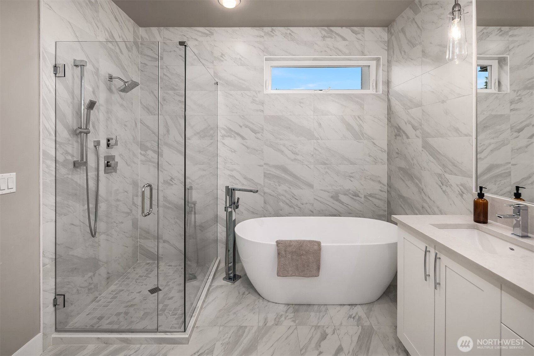 214 4th Court S #6, Kirkland, WA 98033