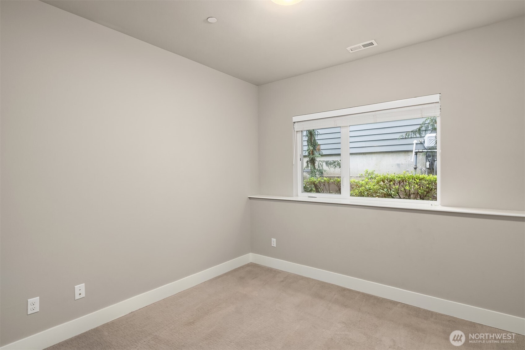 214 4th Court S #6, Kirkland, WA 98033