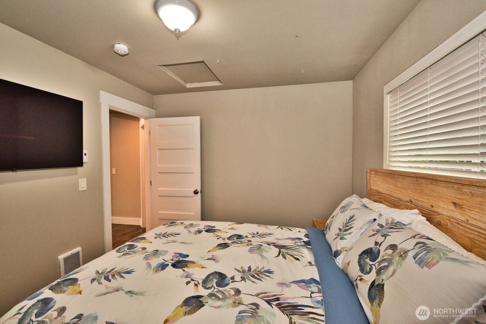 181 Sunrise Avenue SE, Ocean Shores, WA 98569-9509