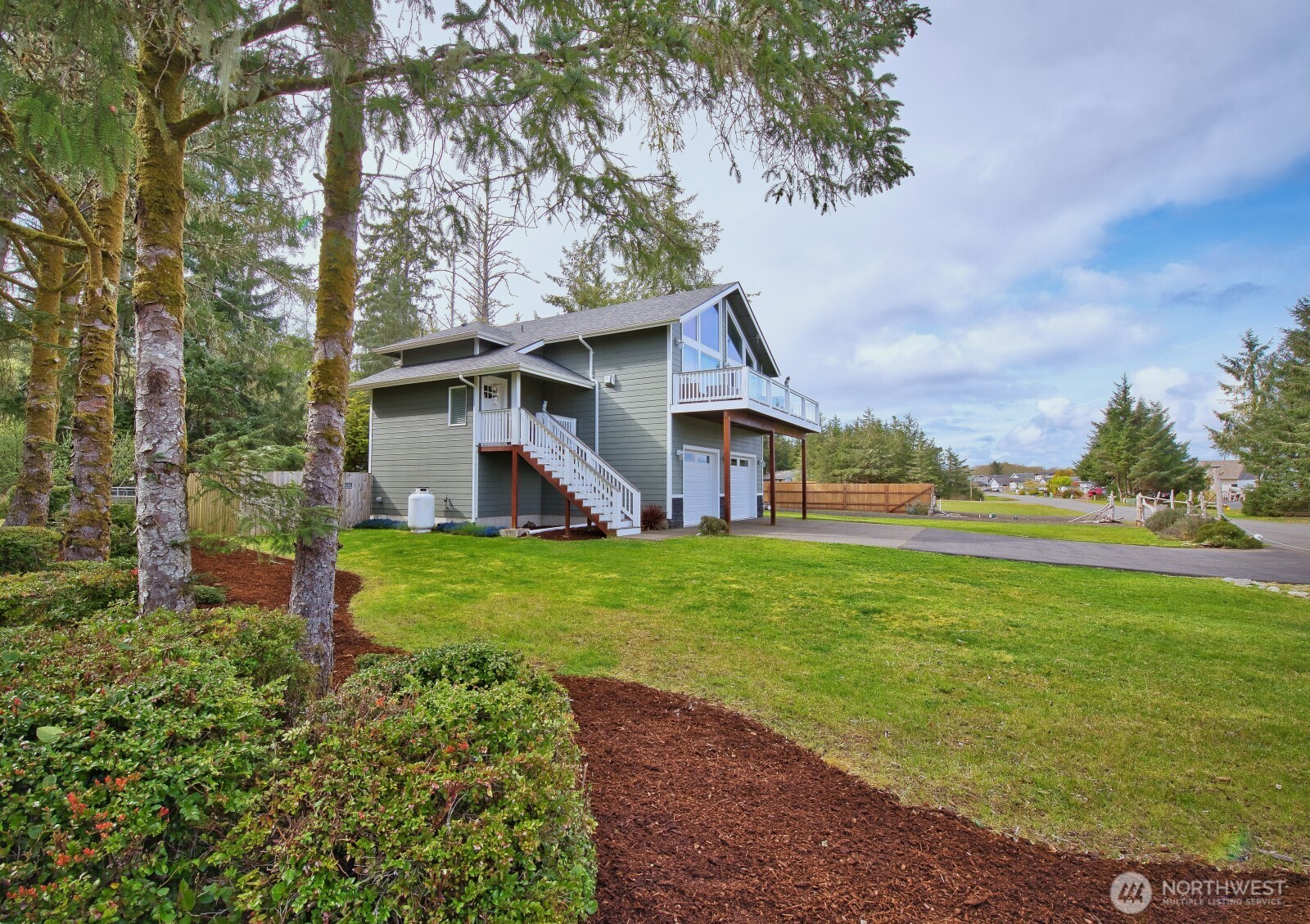 181 Sunrise Avenue SE, Ocean Shores, WA 98569-9509