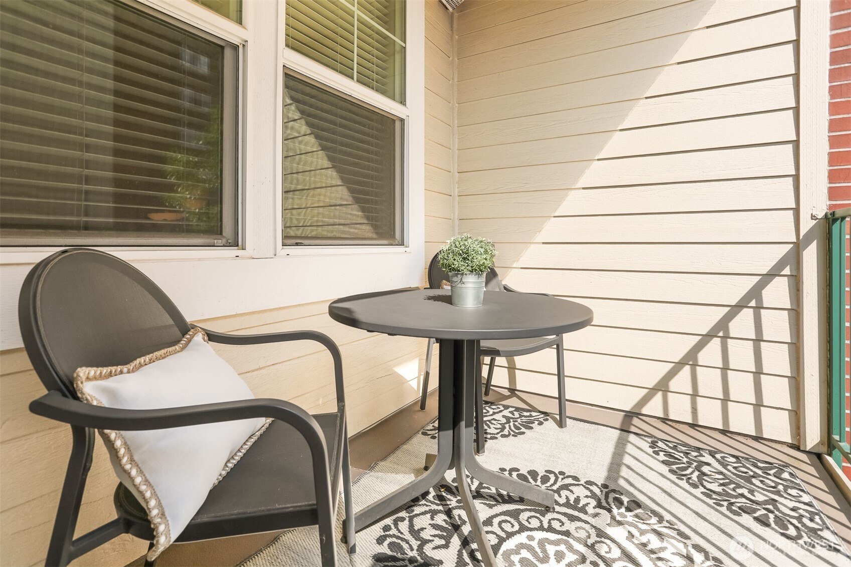 530 4th Avenue W #206, Seattle, WA 98119