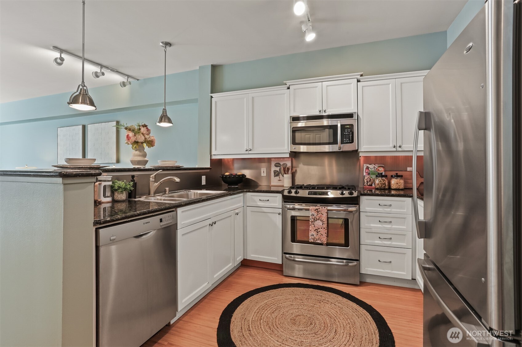 530 4th Avenue W #206, Seattle, WA 98119