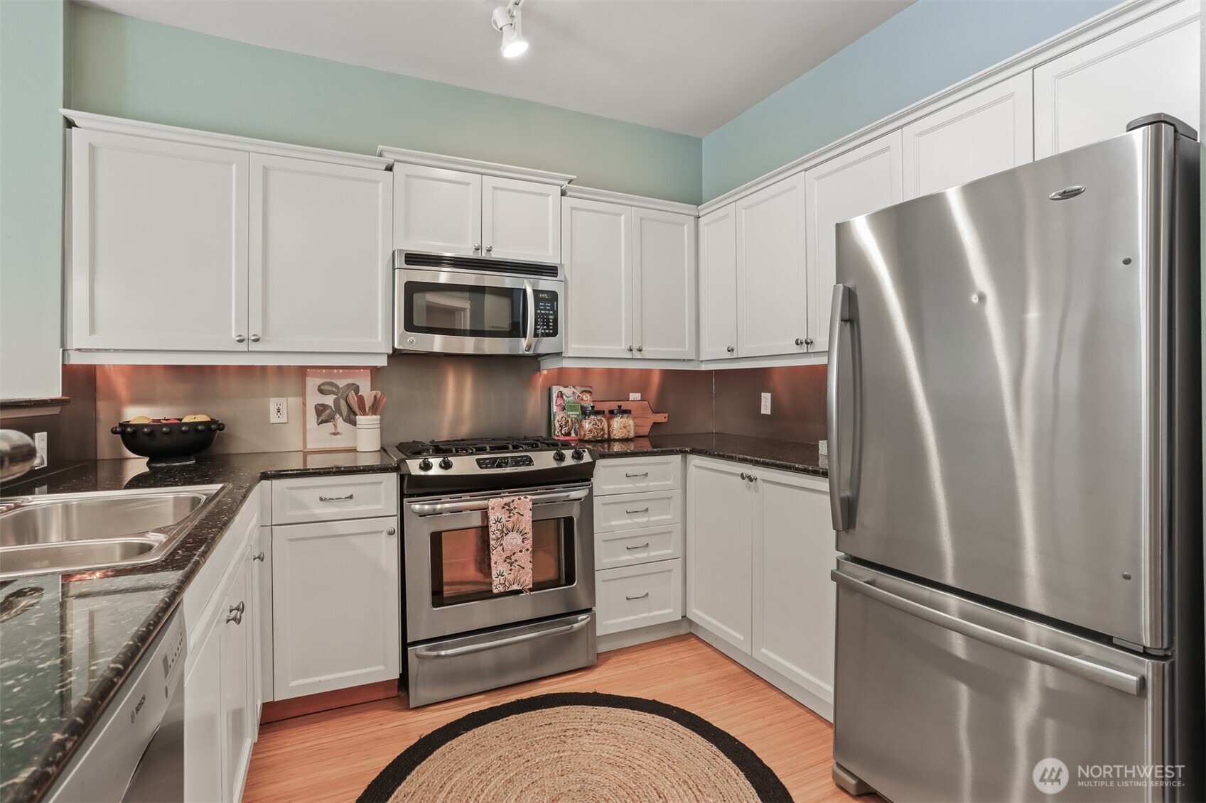 530 4th Avenue W #206, Seattle, WA 98119