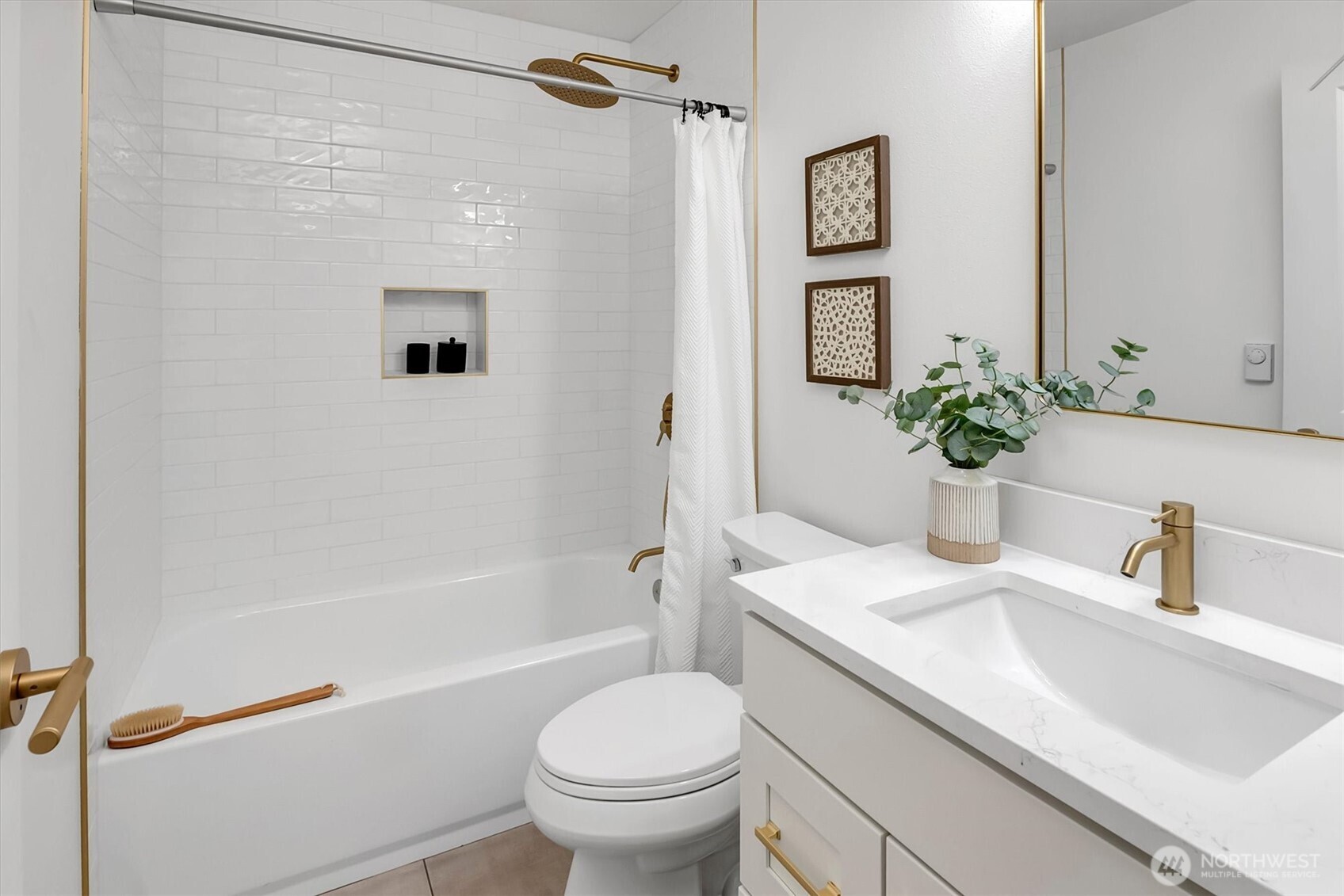560 NE Alder Street , Issaquah, WA 98027