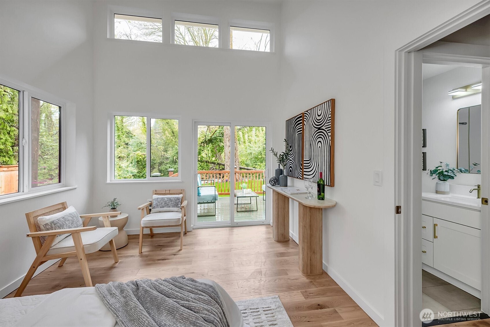560 NE Alder Street , Issaquah, WA 98027