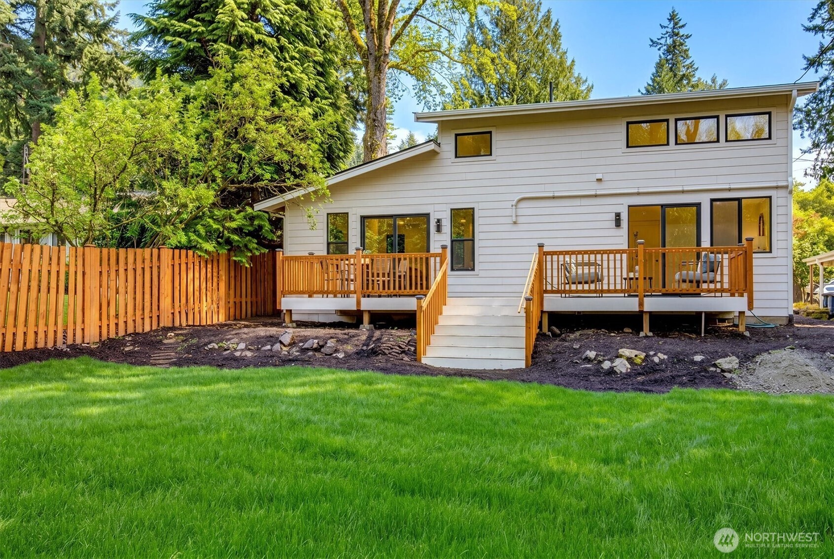 560 NE Alder Street , Issaquah, WA 98027
