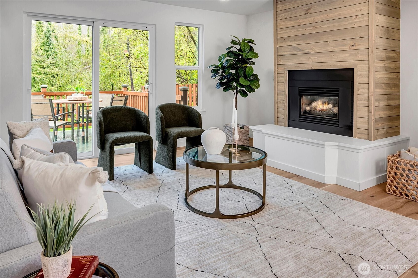 560 NE Alder Street , Issaquah, WA 98027