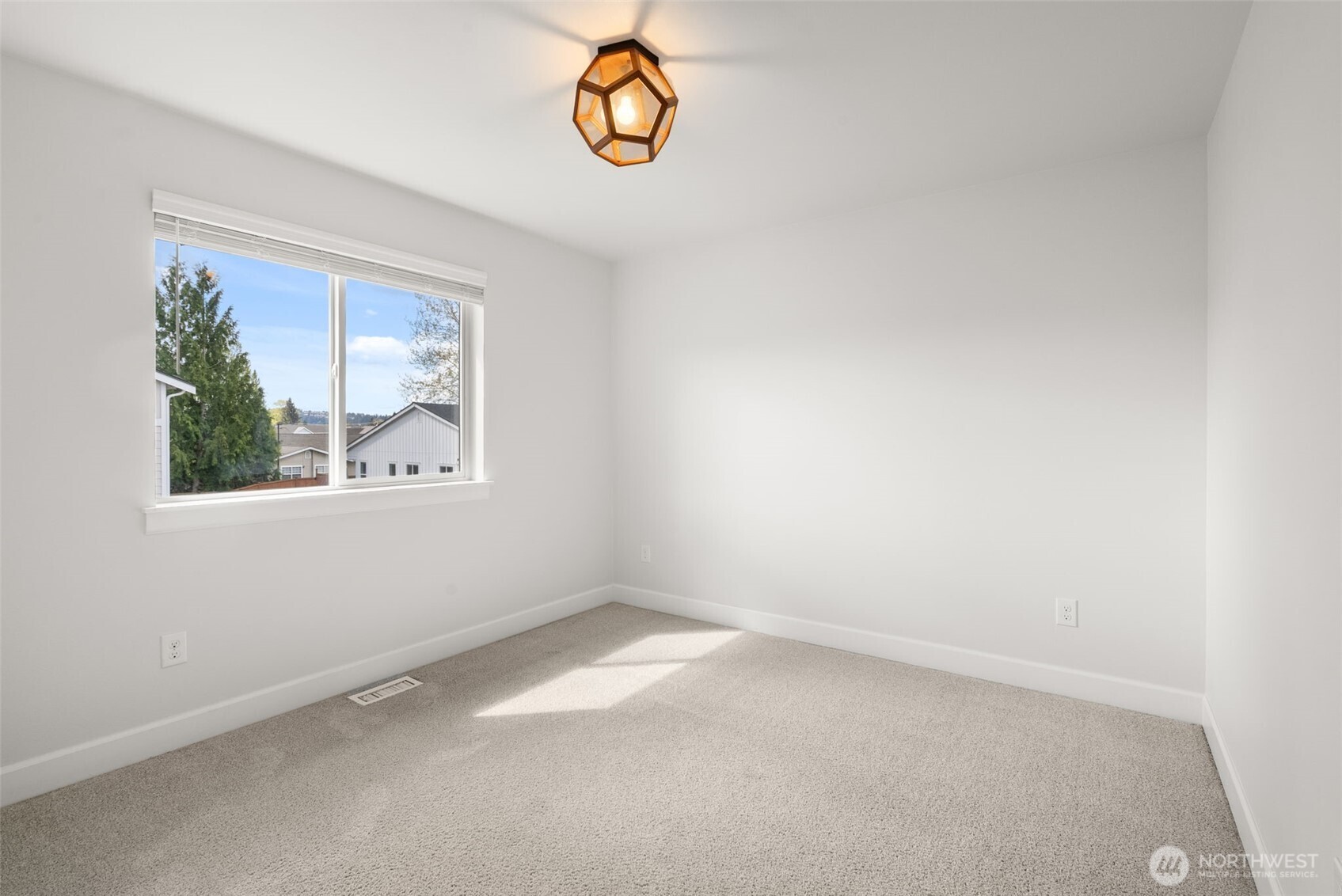 15696 Washington Street , Sumner, WA 98390