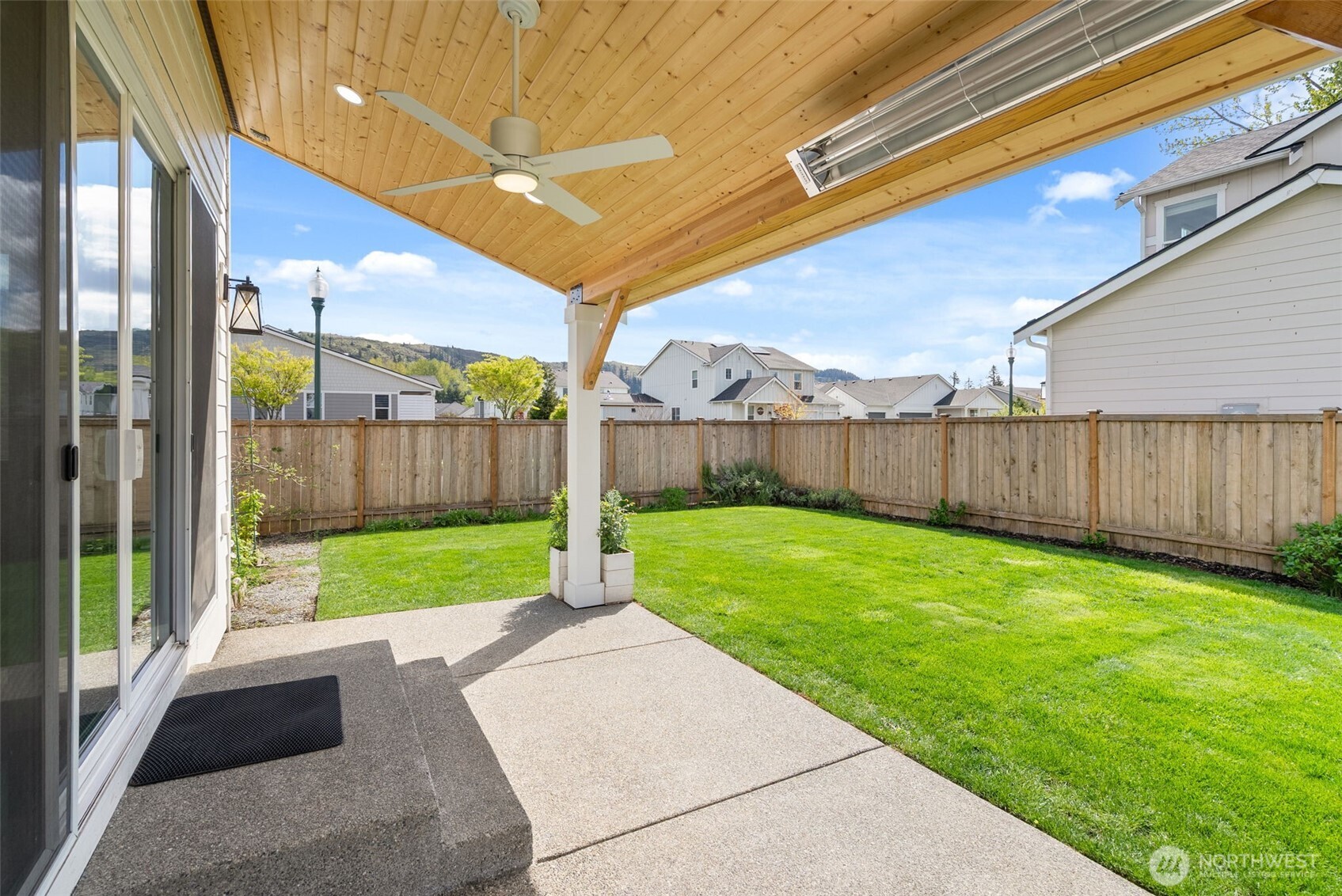 15696 Washington Street , Sumner, WA 98390