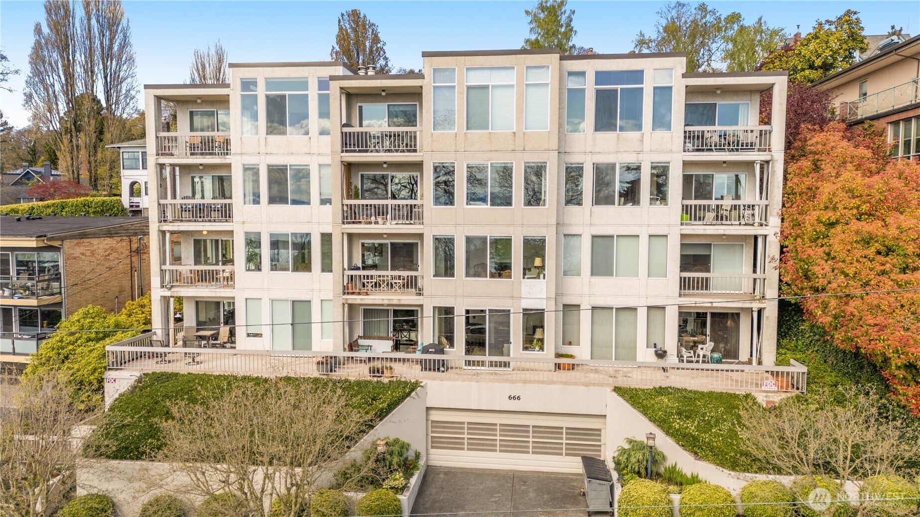 666 W Olympic Place #201, Seattle, WA 98119-3671