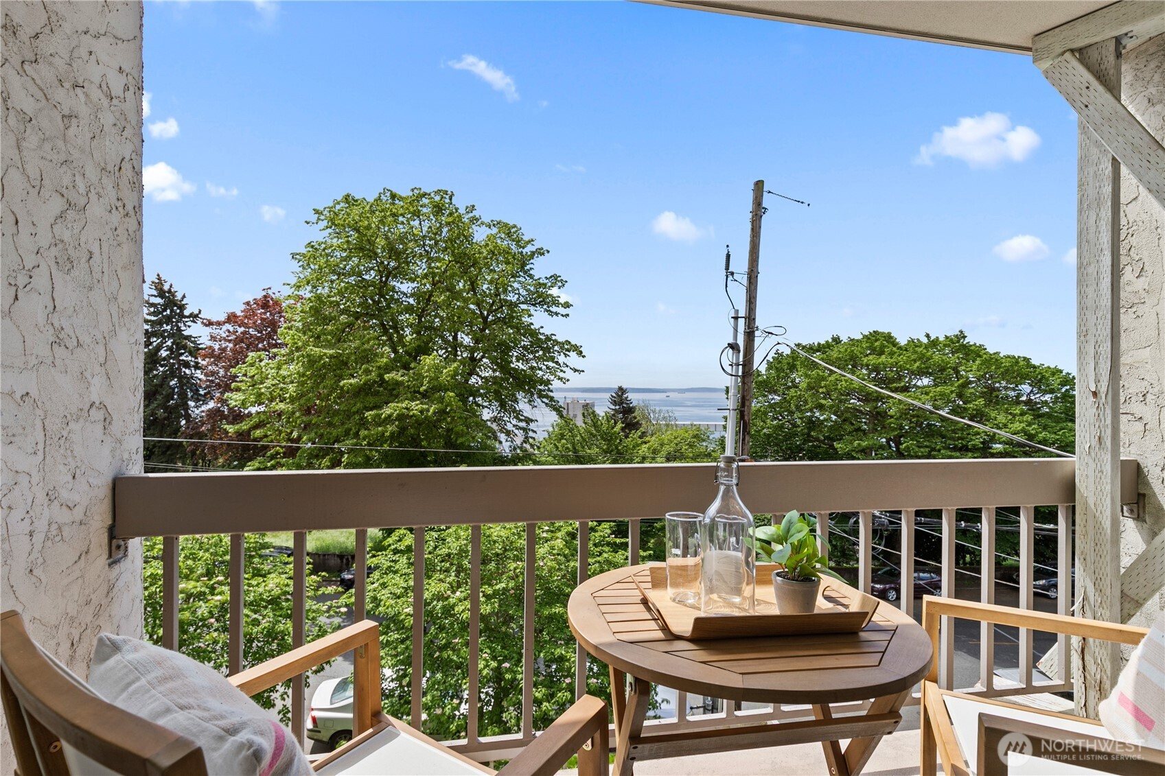 666 W Olympic Place #201, Seattle, WA 98119-3671