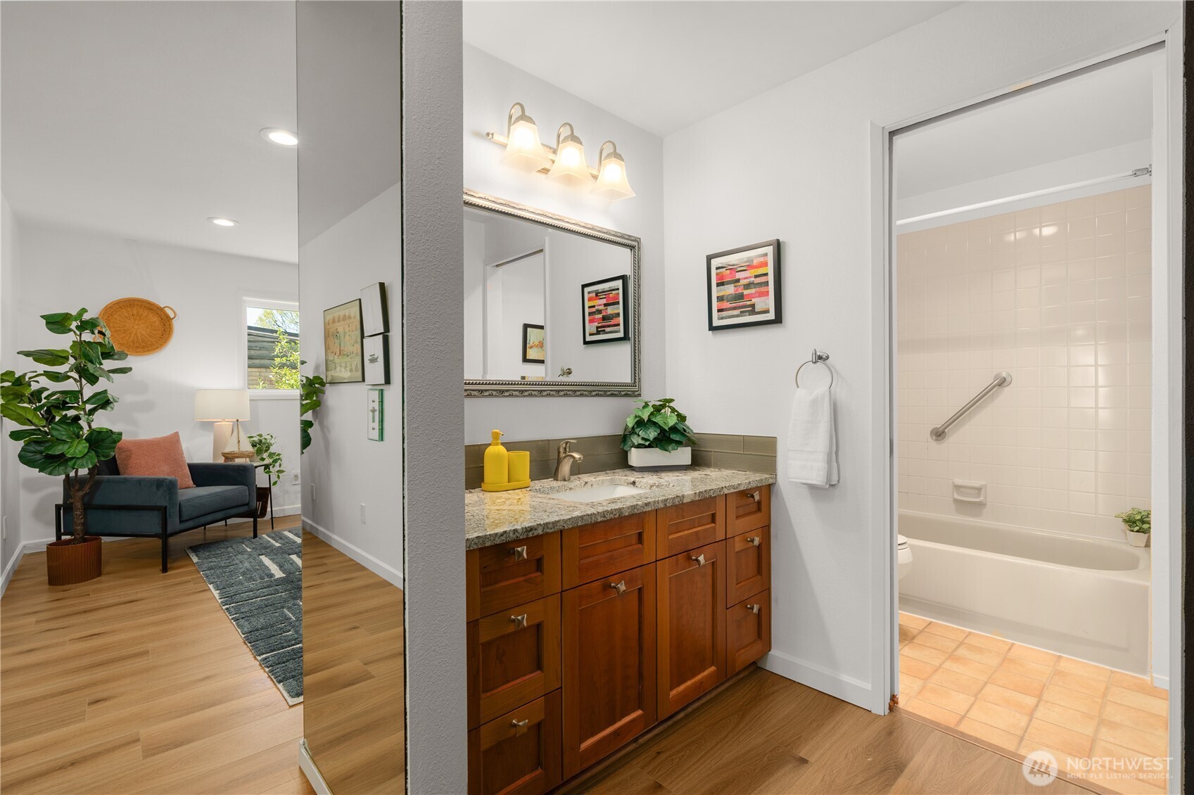 666 W Olympic Place #201, Seattle, WA 98119-3671