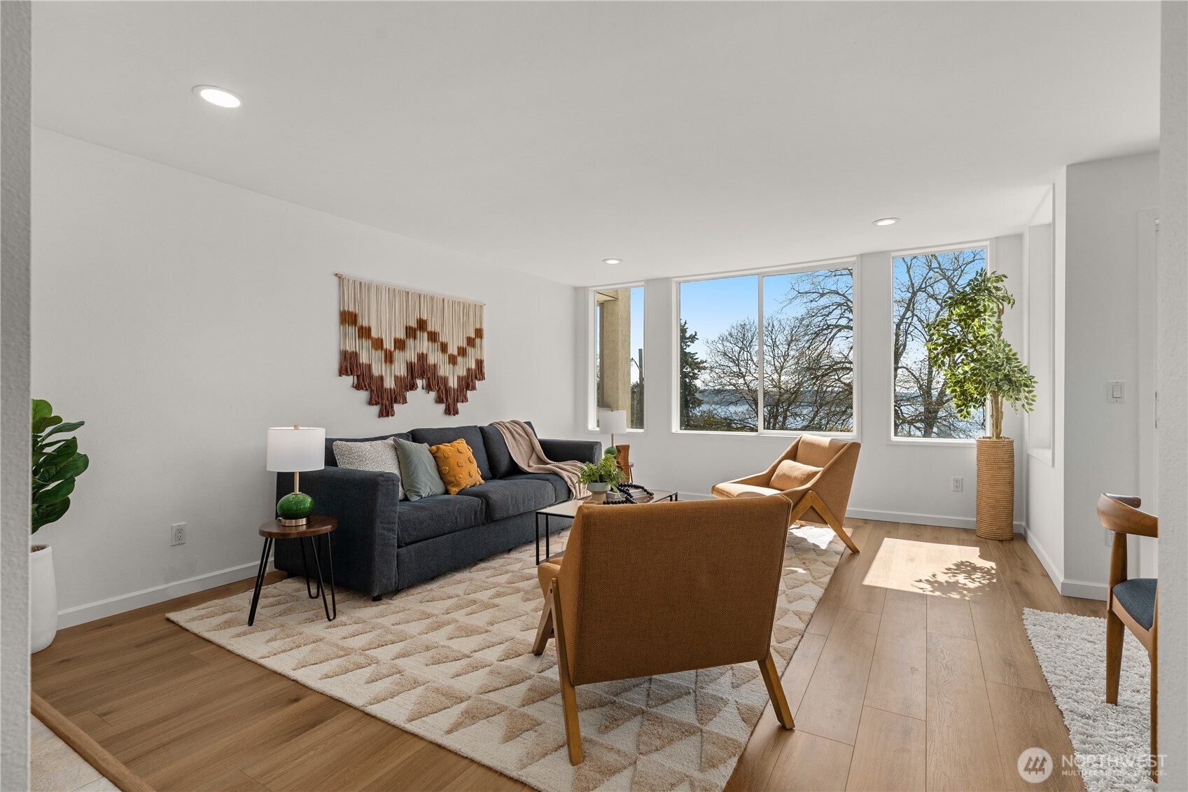 666 W Olympic Place #201, Seattle, WA 98119-3671