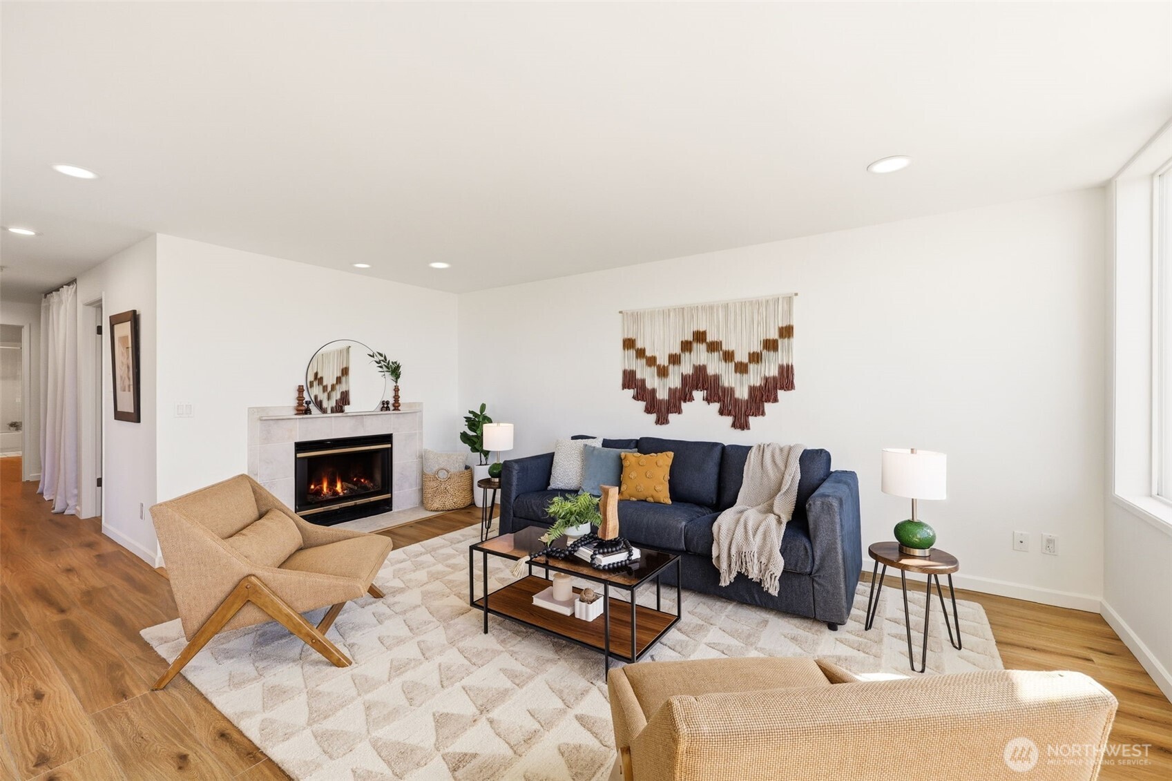 666 W Olympic Place #201, Seattle, WA 98119-3671