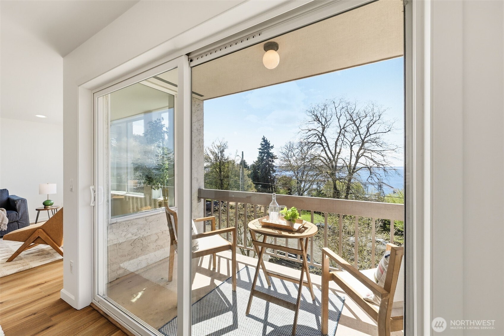 666 W Olympic Place #201, Seattle, WA 98119-3671