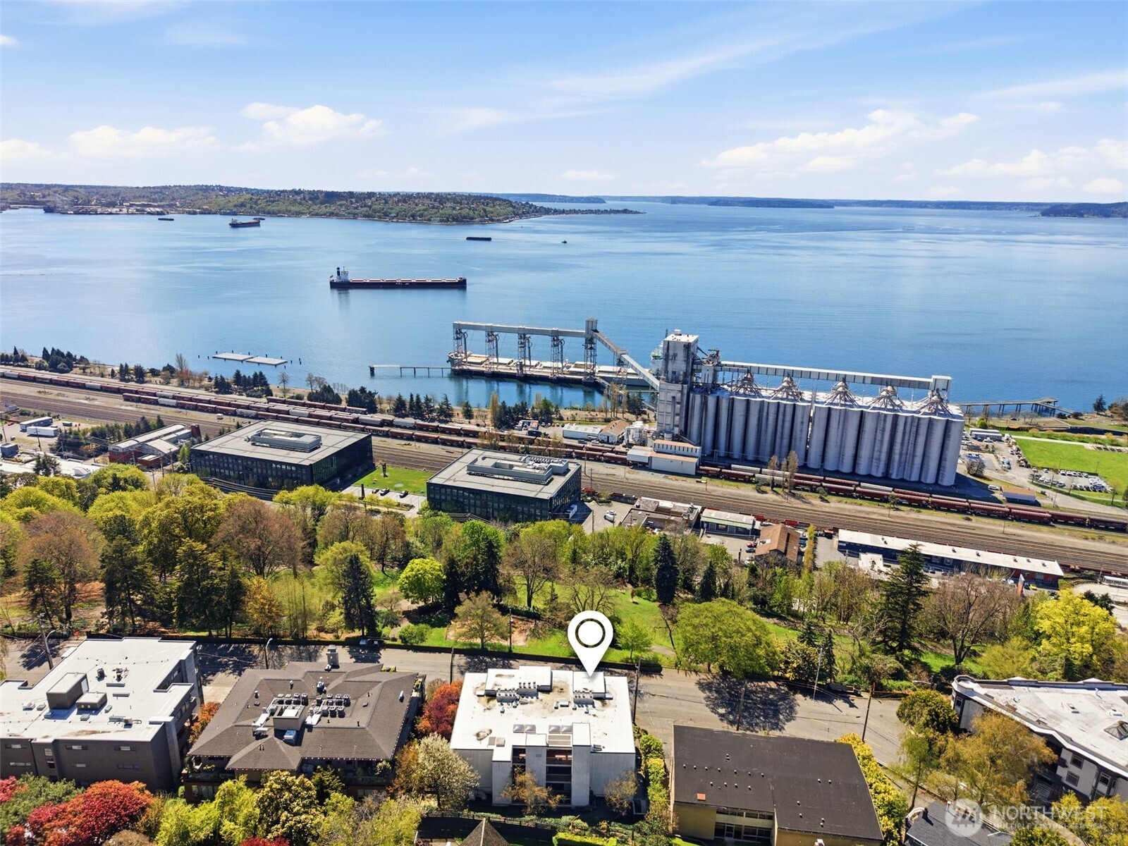 666 W Olympic Place #201, Seattle, WA 98119-3671