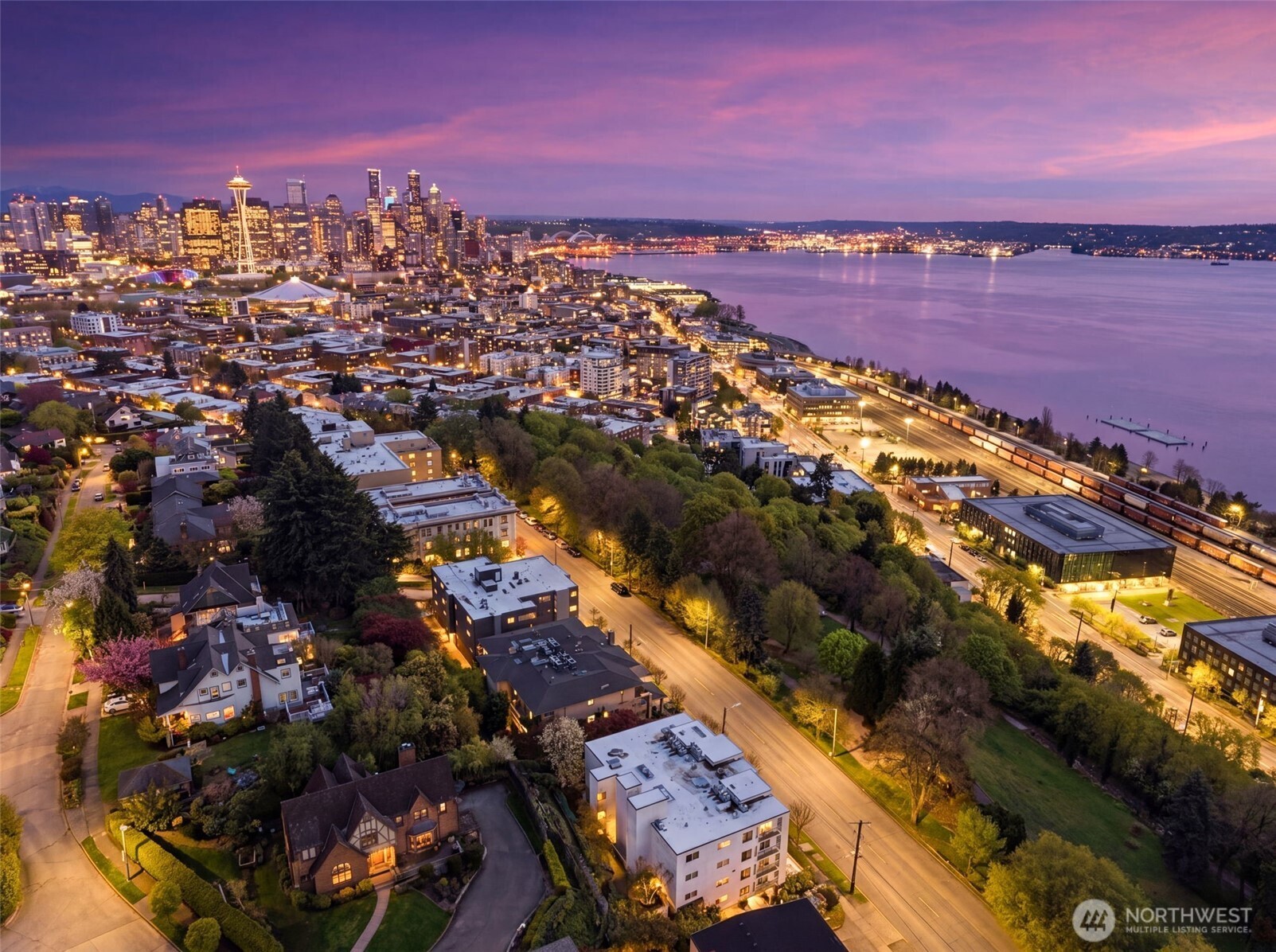 666 W Olympic Place #201, Seattle, WA 98119-3671