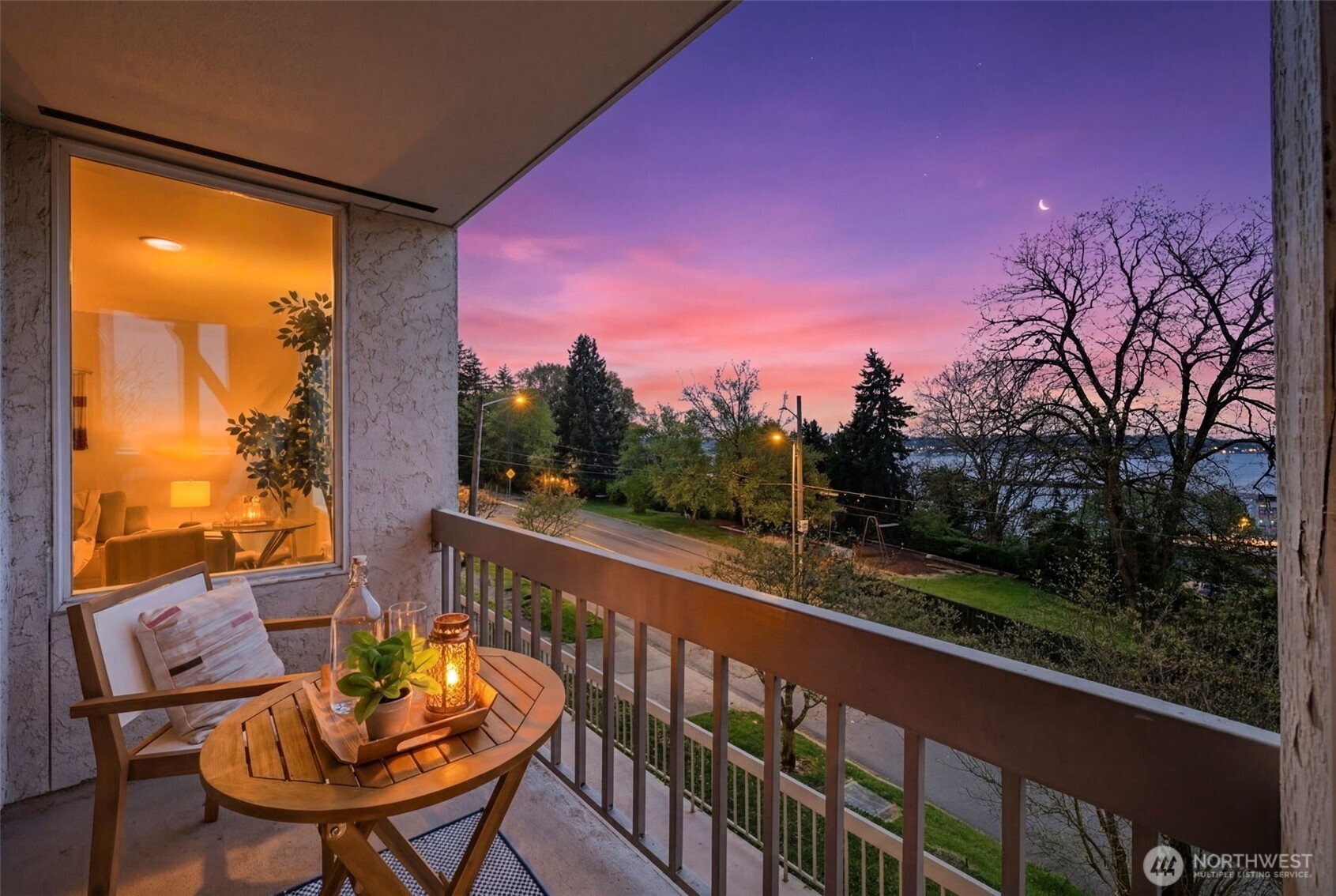 666 W Olympic Place #201, Seattle, WA 98119-3671