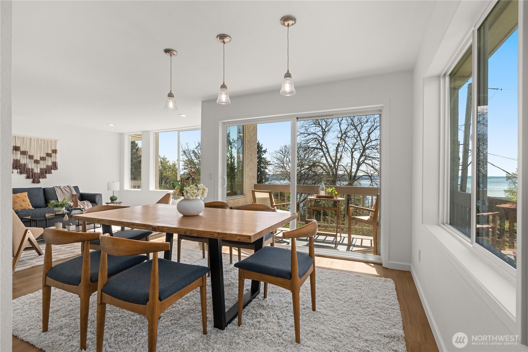 666 W Olympic Place #201, Seattle, WA 98119-3671