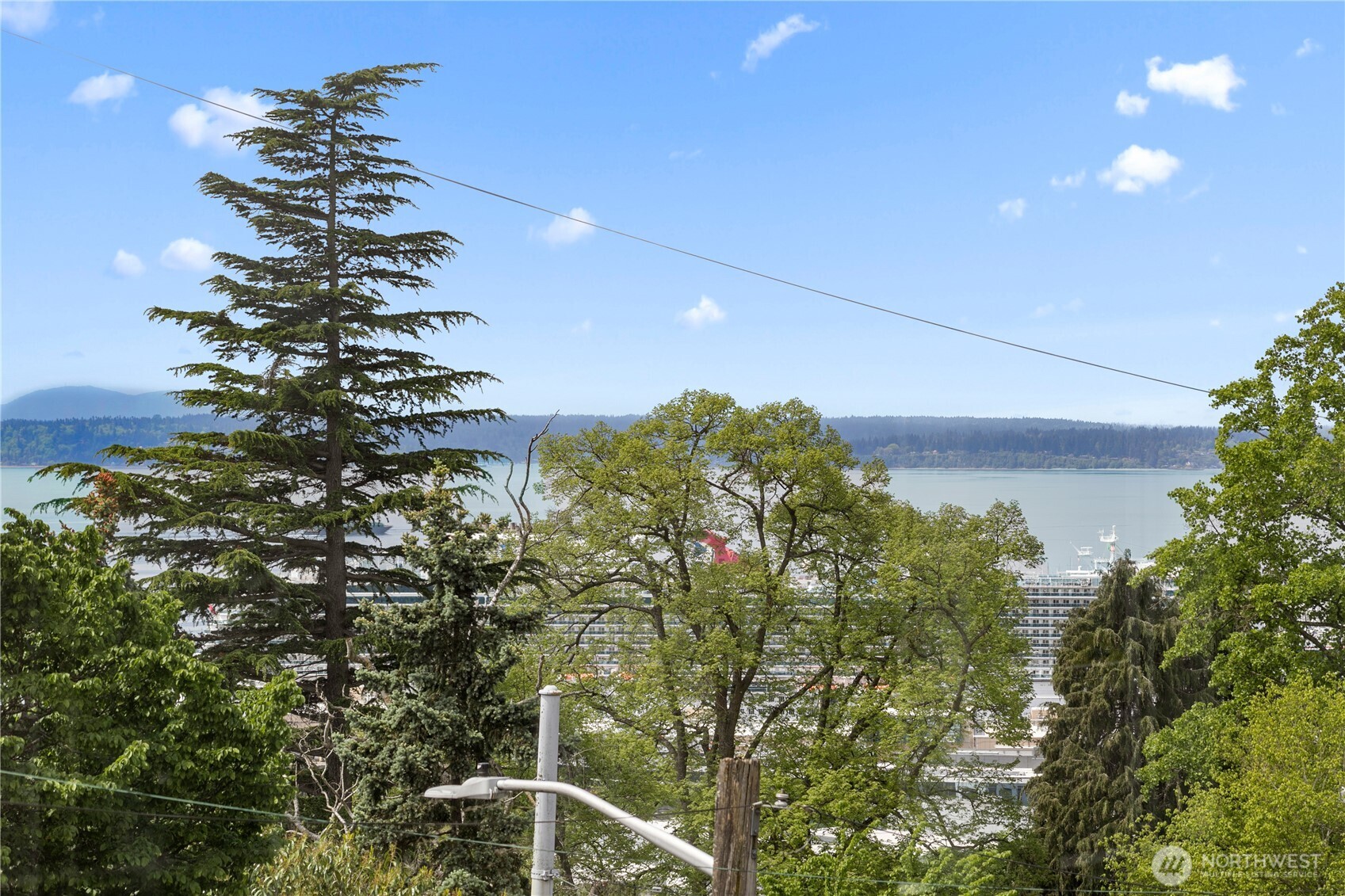 666 W Olympic Place #201, Seattle, WA 98119-3671