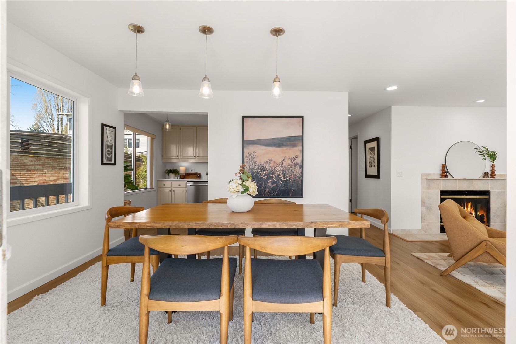666 W Olympic Place #201, Seattle, WA 98119-3671