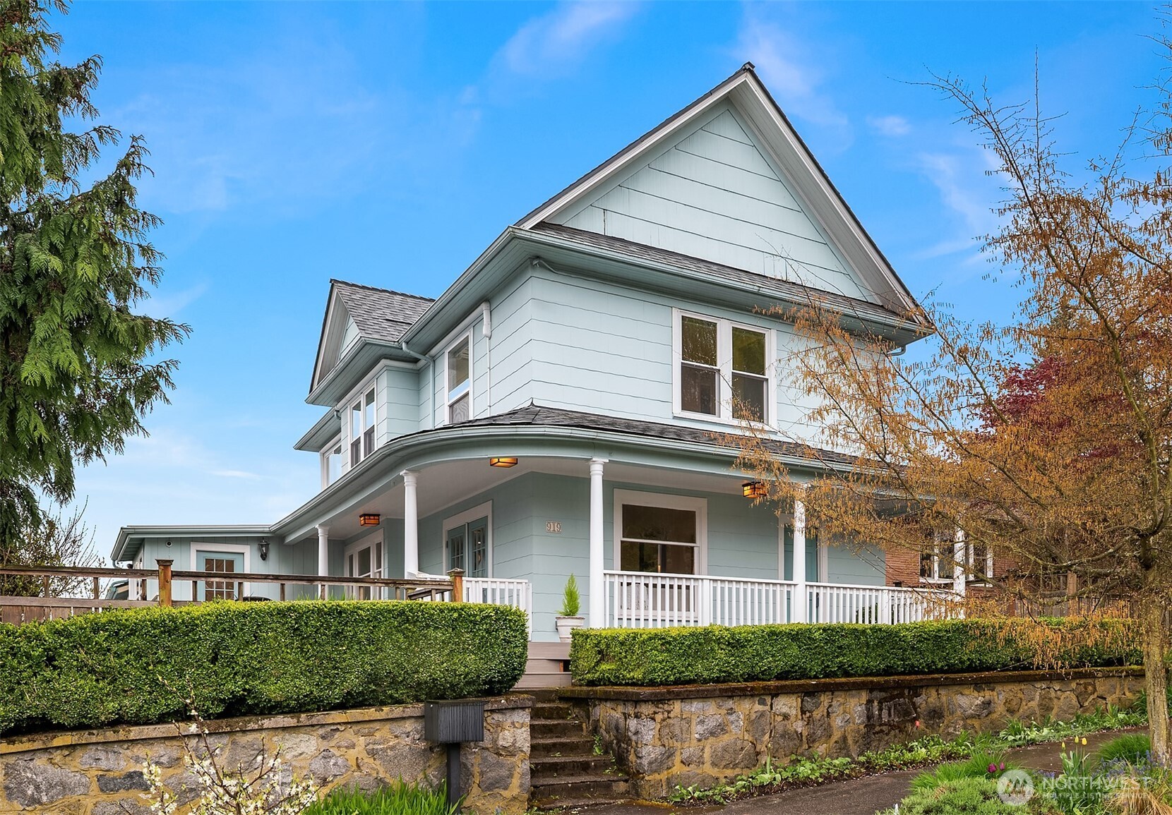 919 N 77th Street , Seattle, WA 98103
