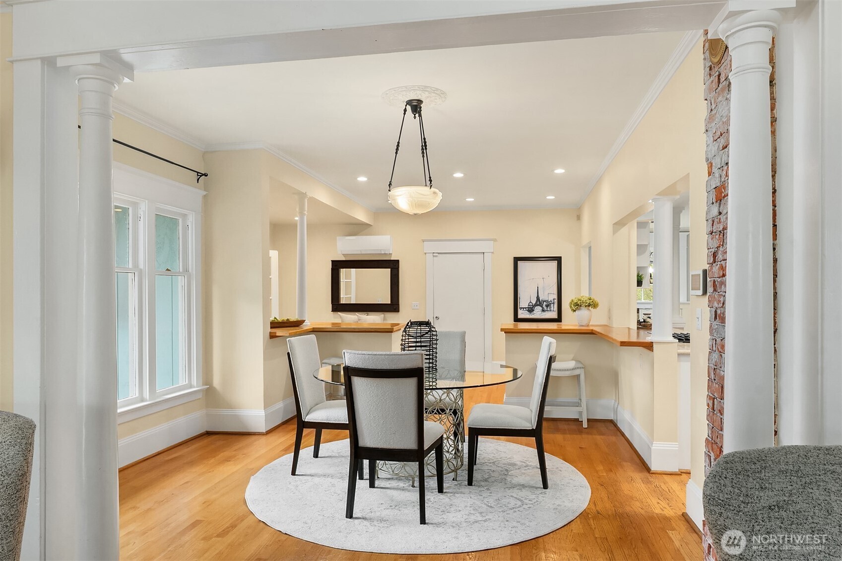 919 N 77th Street , Seattle, WA 98103