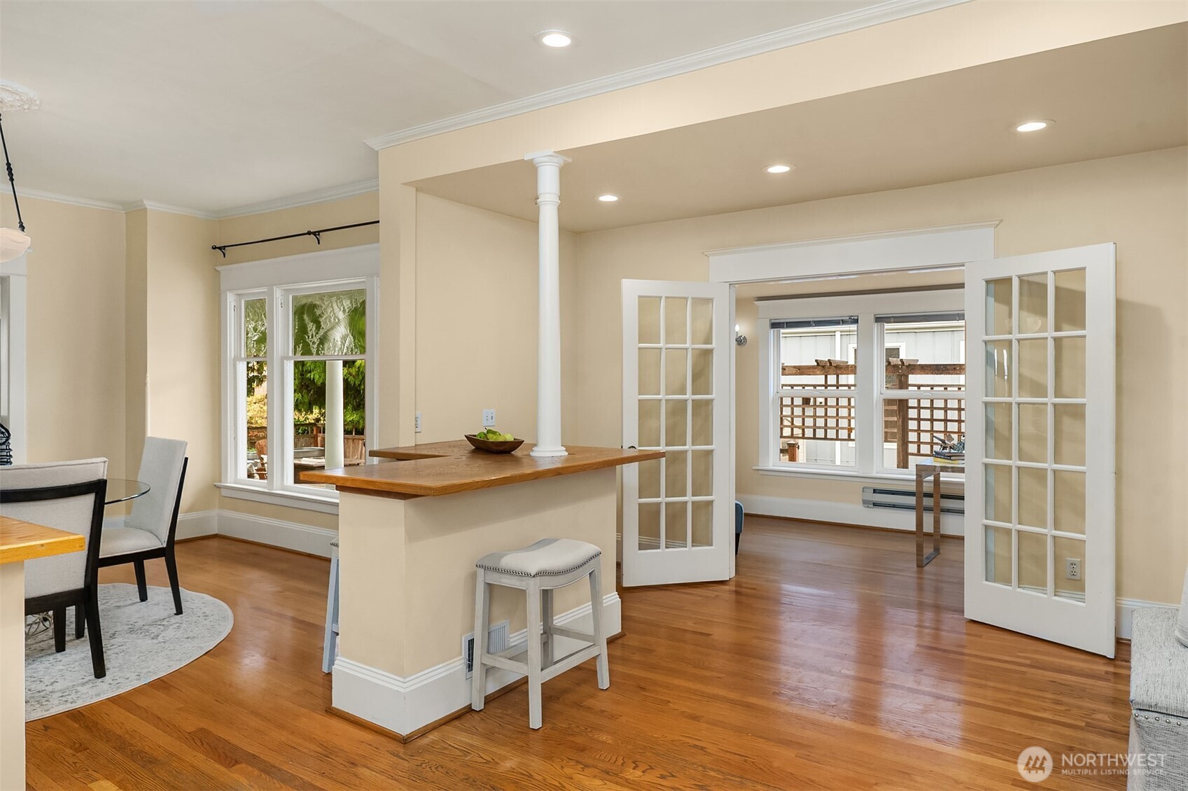 919 N 77th Street , Seattle, WA 98103