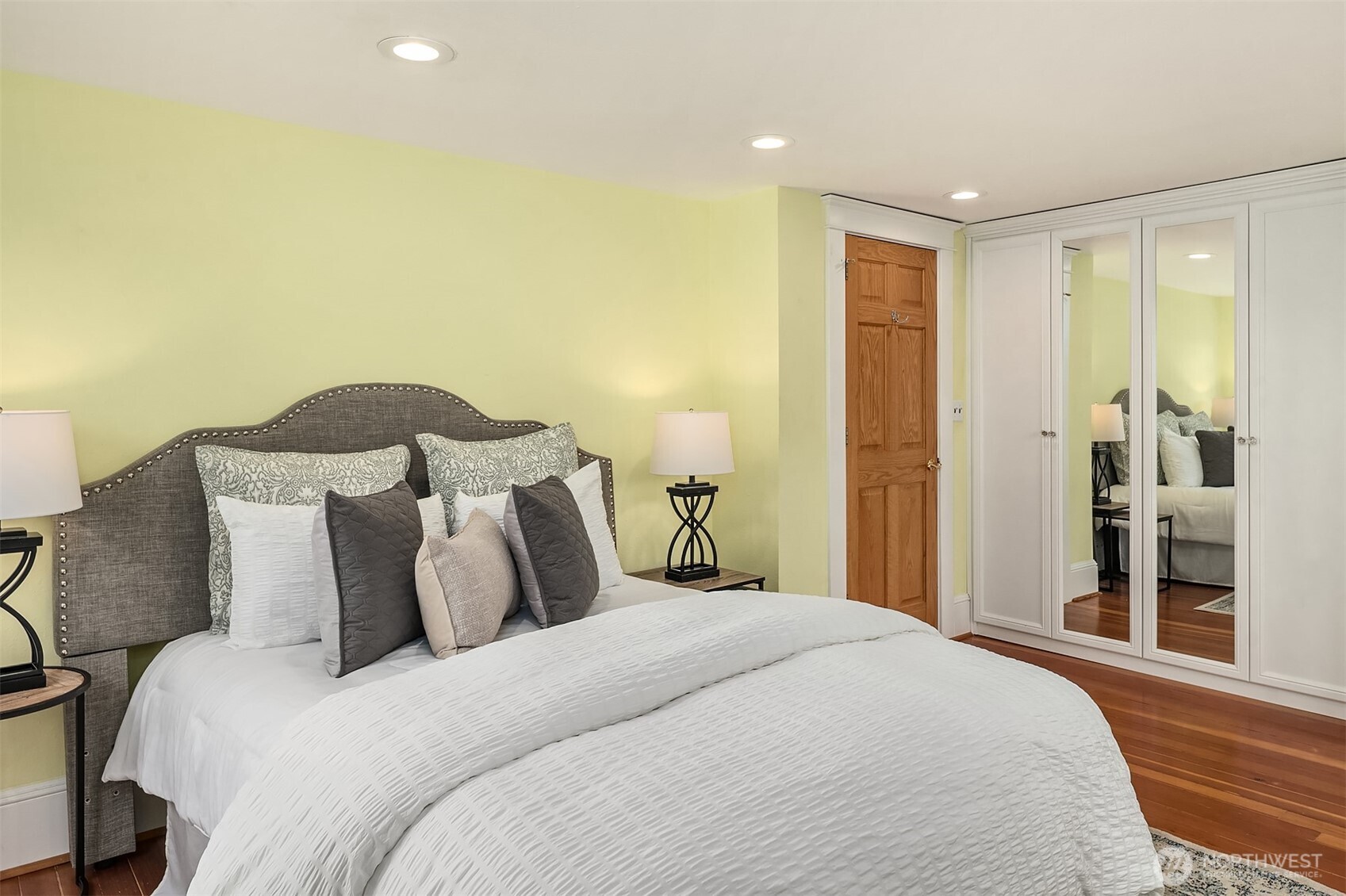 919 N 77th Street , Seattle, WA 98103