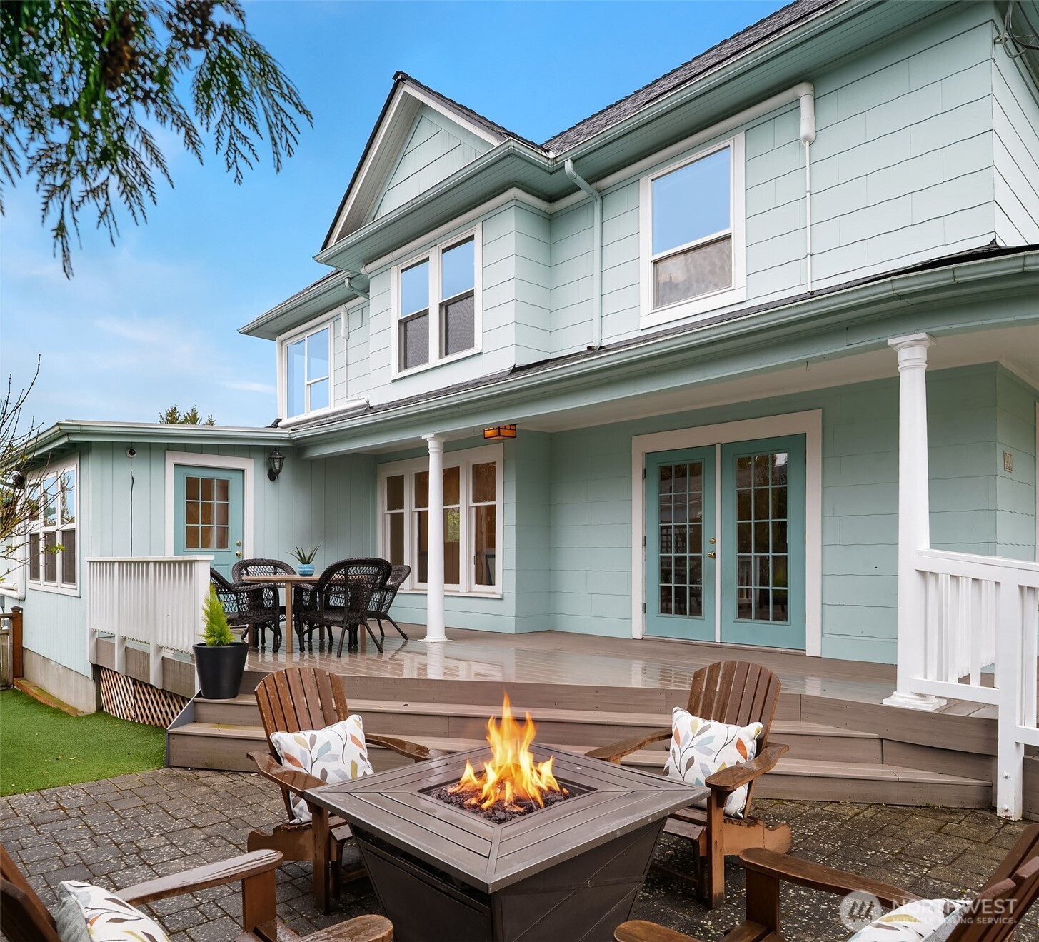 919 N 77th Street , Seattle, WA 98103