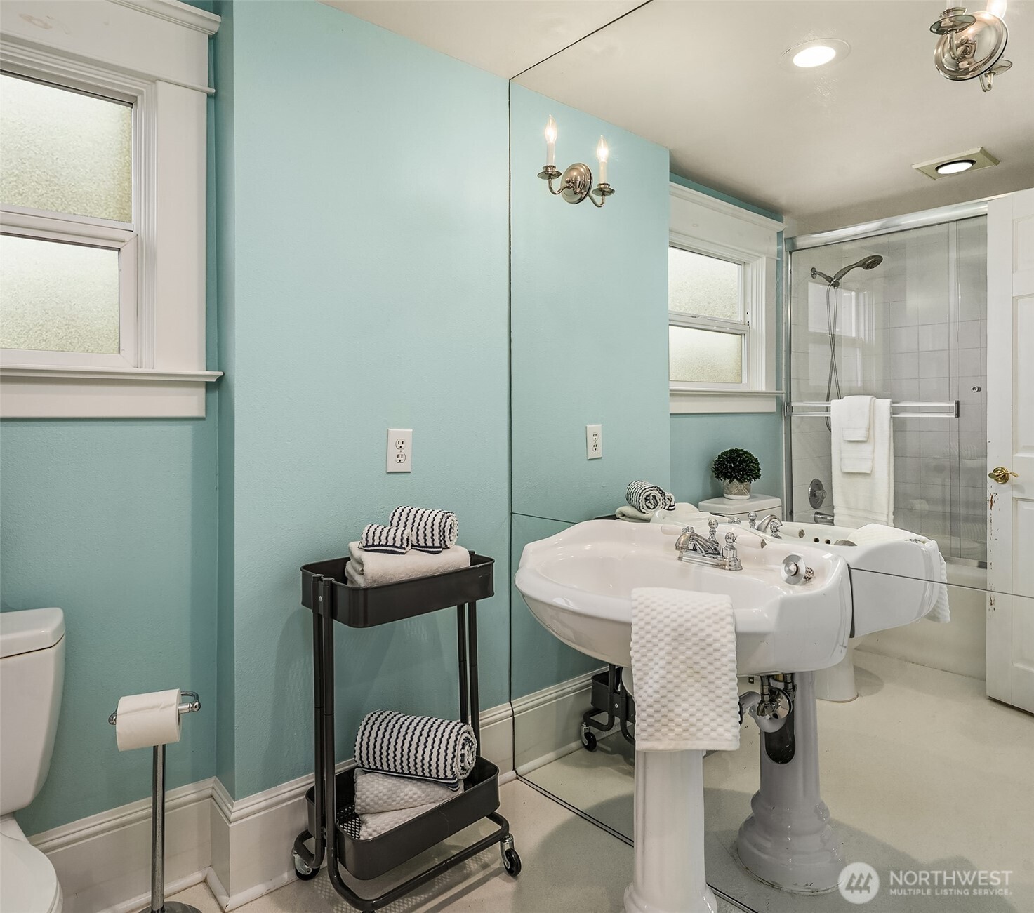 919 N 77th Street , Seattle, WA 98103