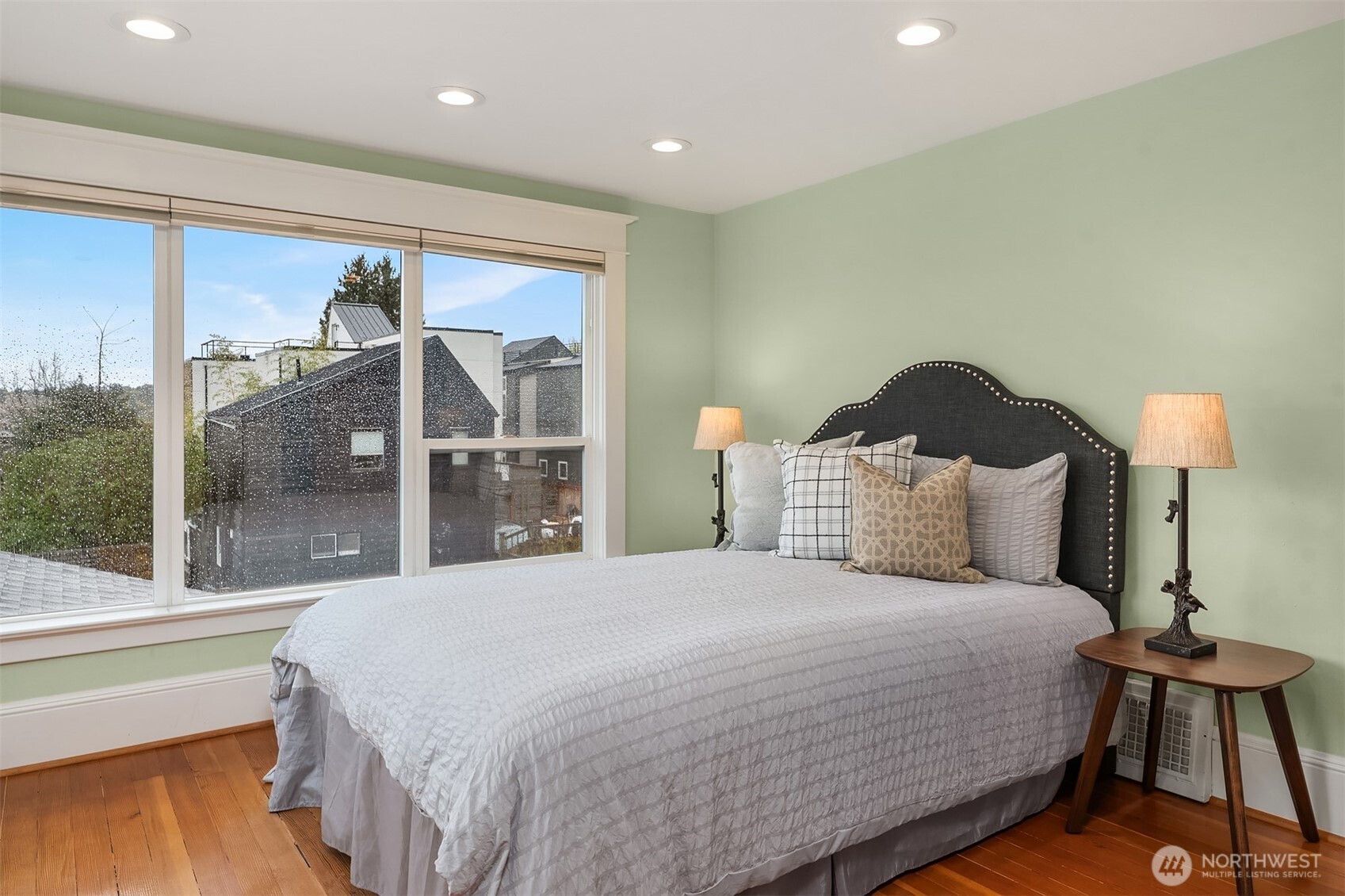 919 N 77th Street , Seattle, WA 98103