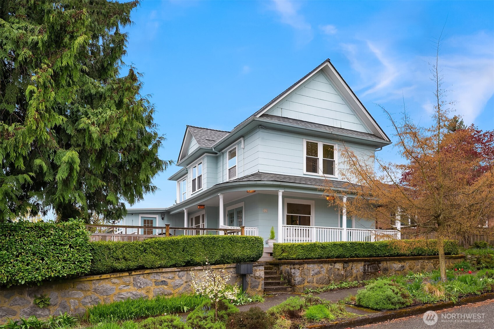 919 N 77th Street , Seattle, WA 98103
