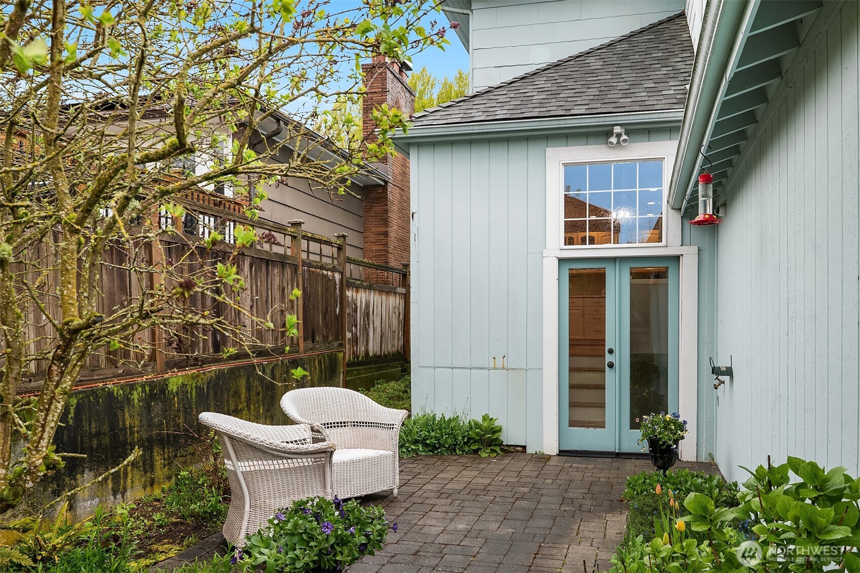 919 N 77th Street , Seattle, WA 98103