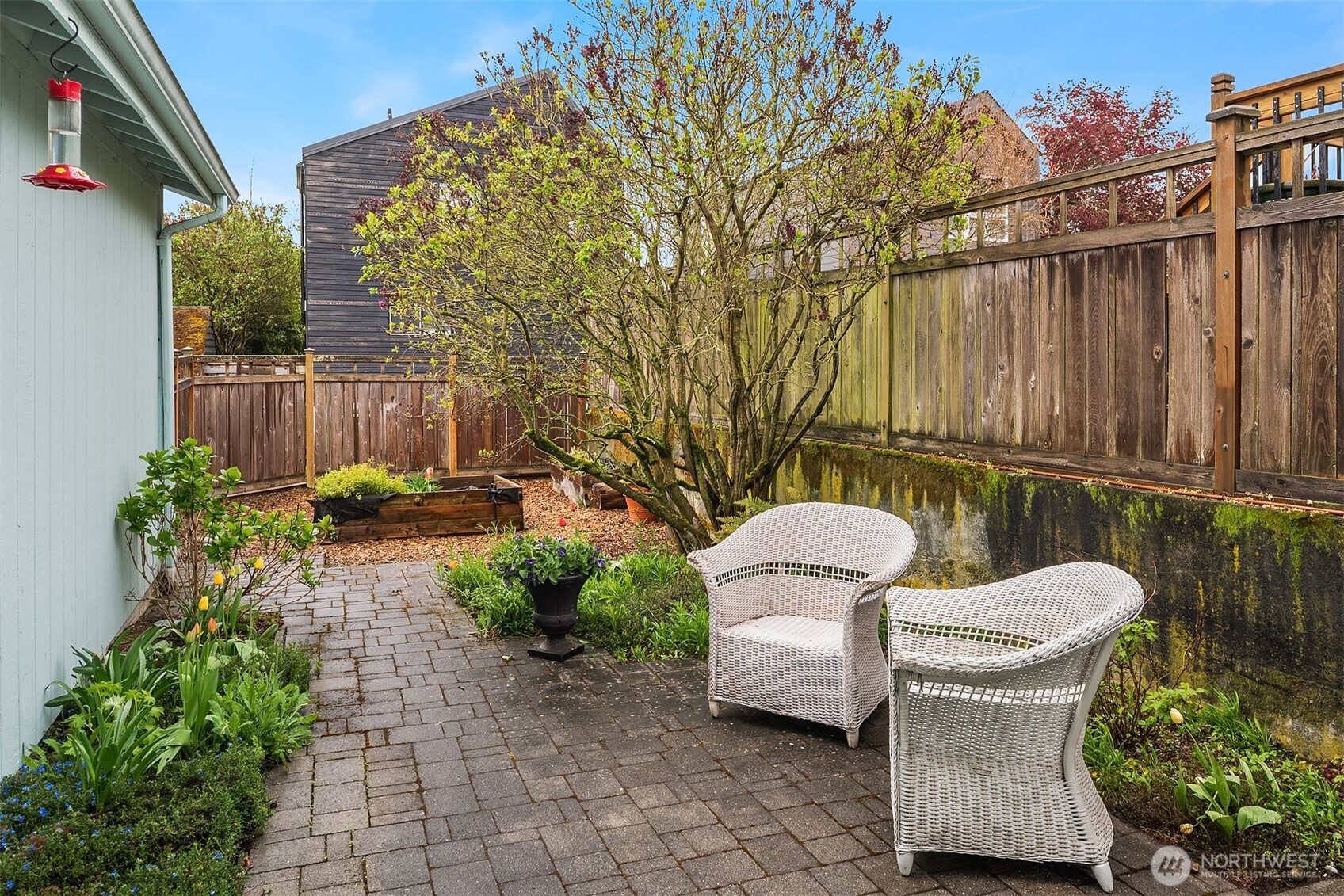 919 N 77th Street , Seattle, WA 98103