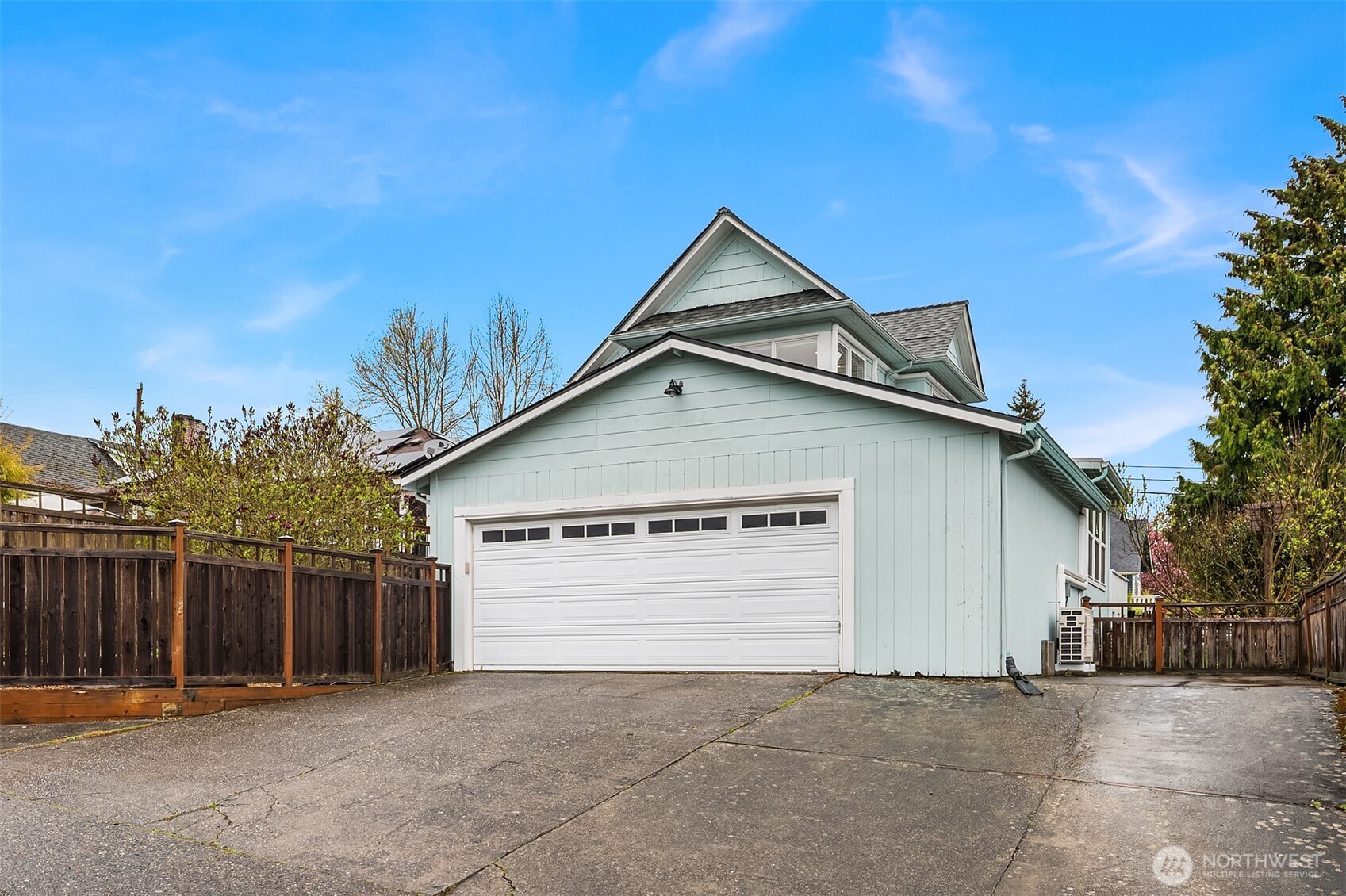 919 N 77th Street , Seattle, WA 98103