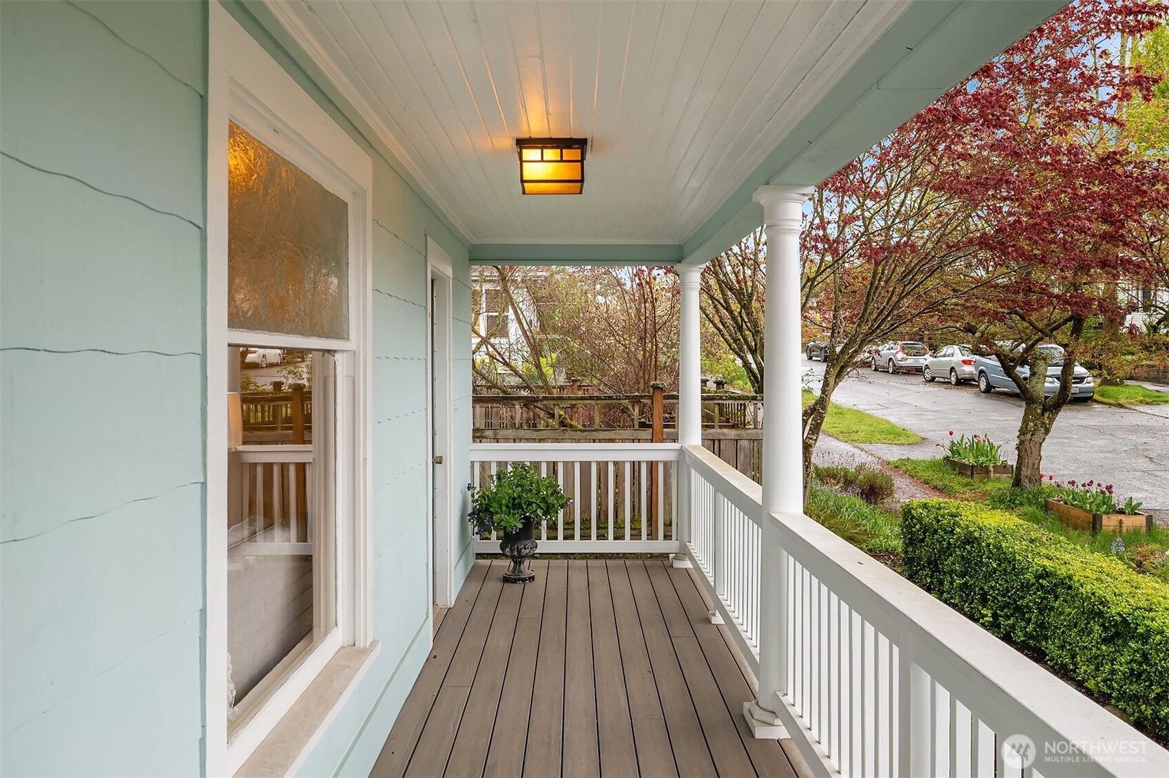 919 N 77th Street , Seattle, WA 98103