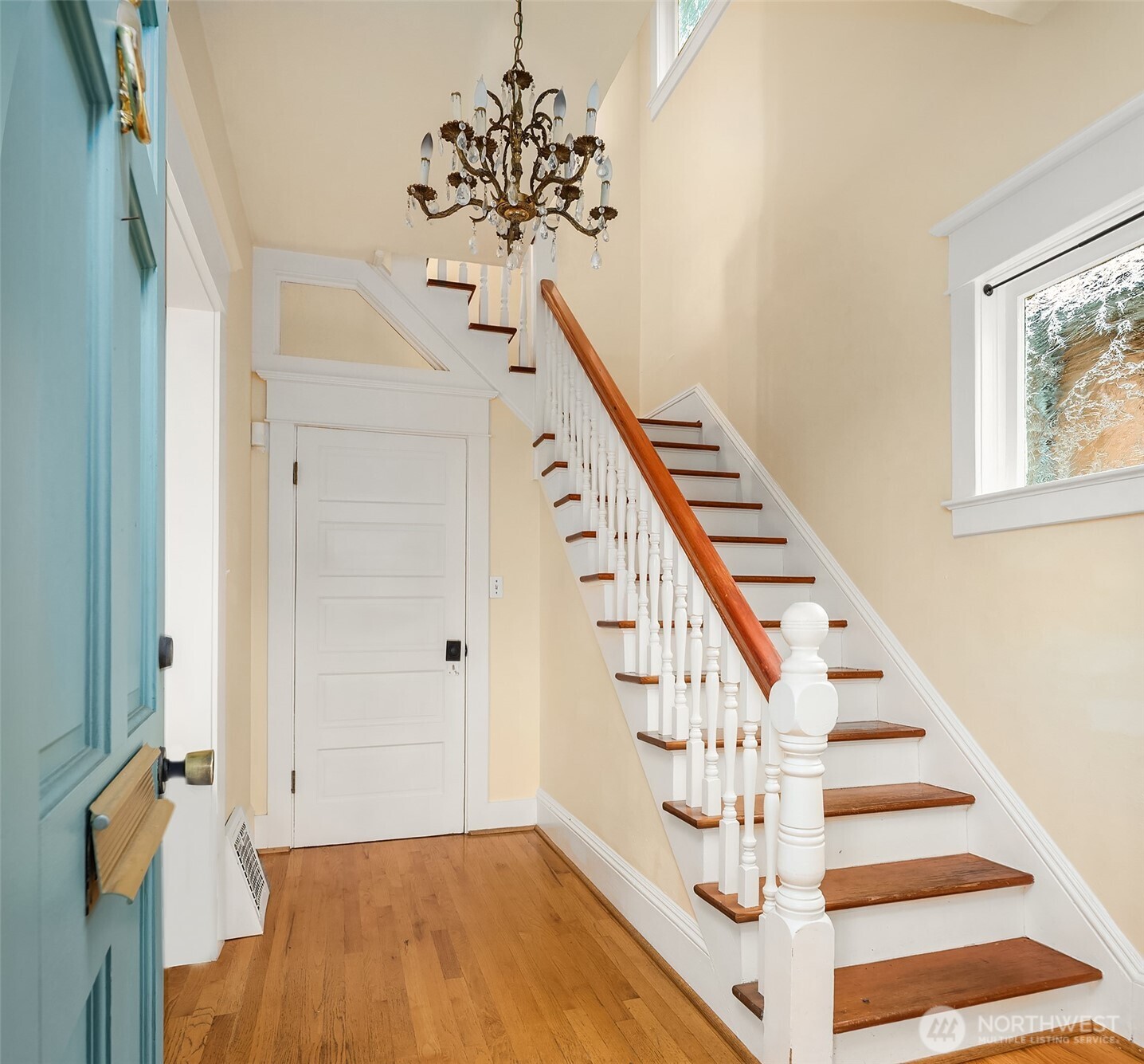 919 N 77th Street , Seattle, WA 98103