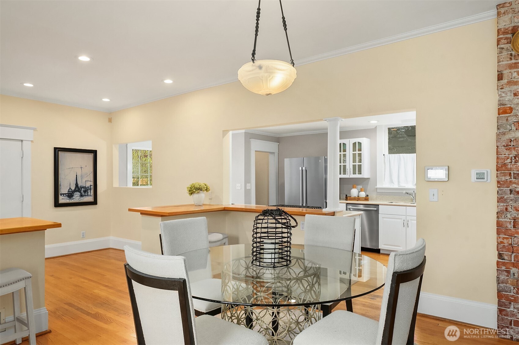 919 N 77th Street , Seattle, WA 98103