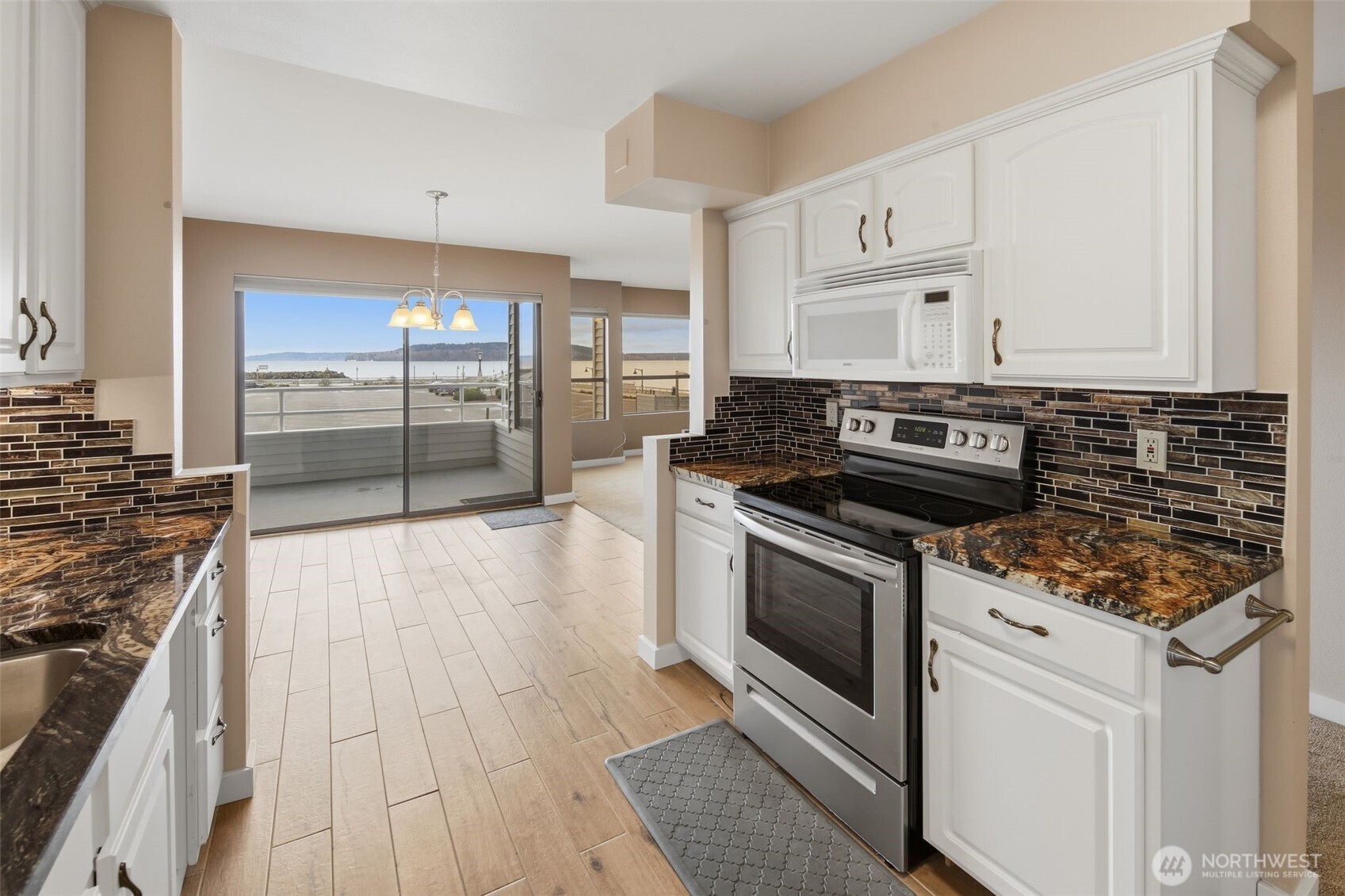 22211 Cliff Avenue S #104, Des Moines, WA 98198