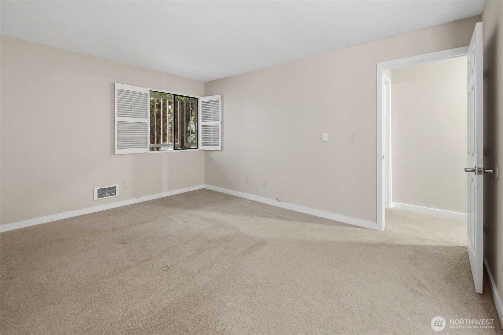 22211 Cliff Avenue S #104, Des Moines, WA 98198